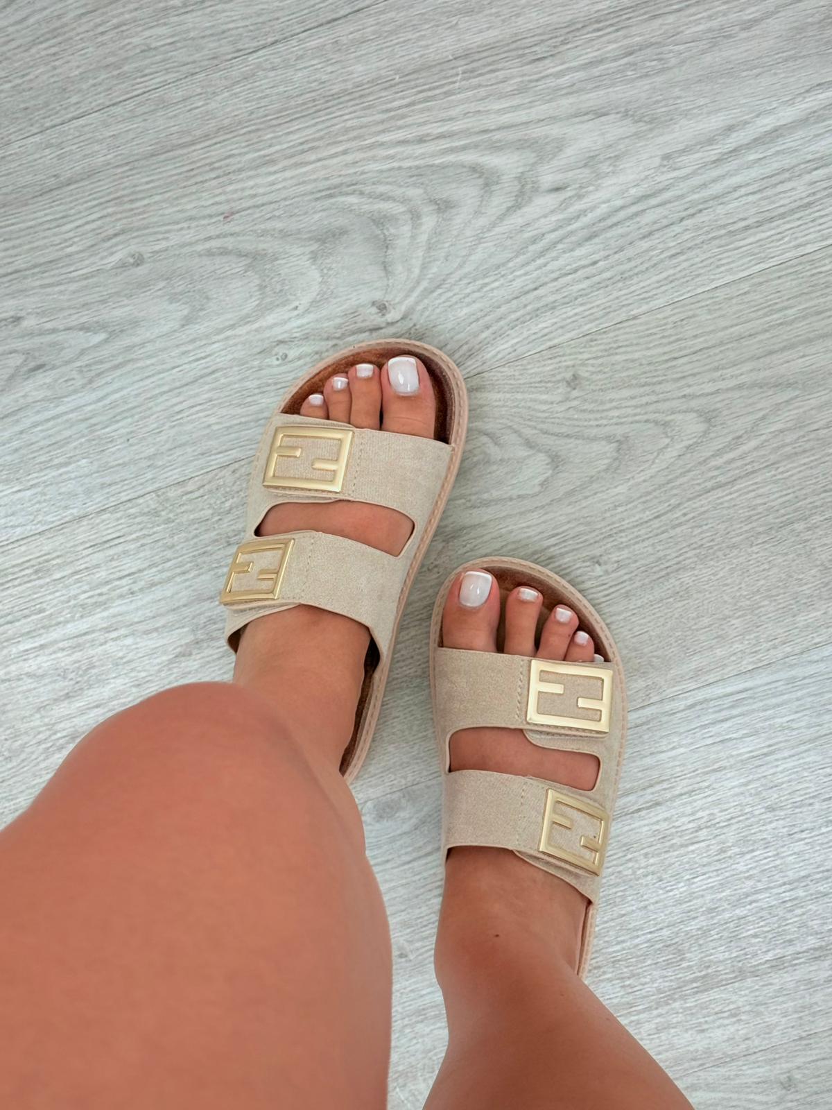 CHINELO BEGE COM DETALHE DOURADO
