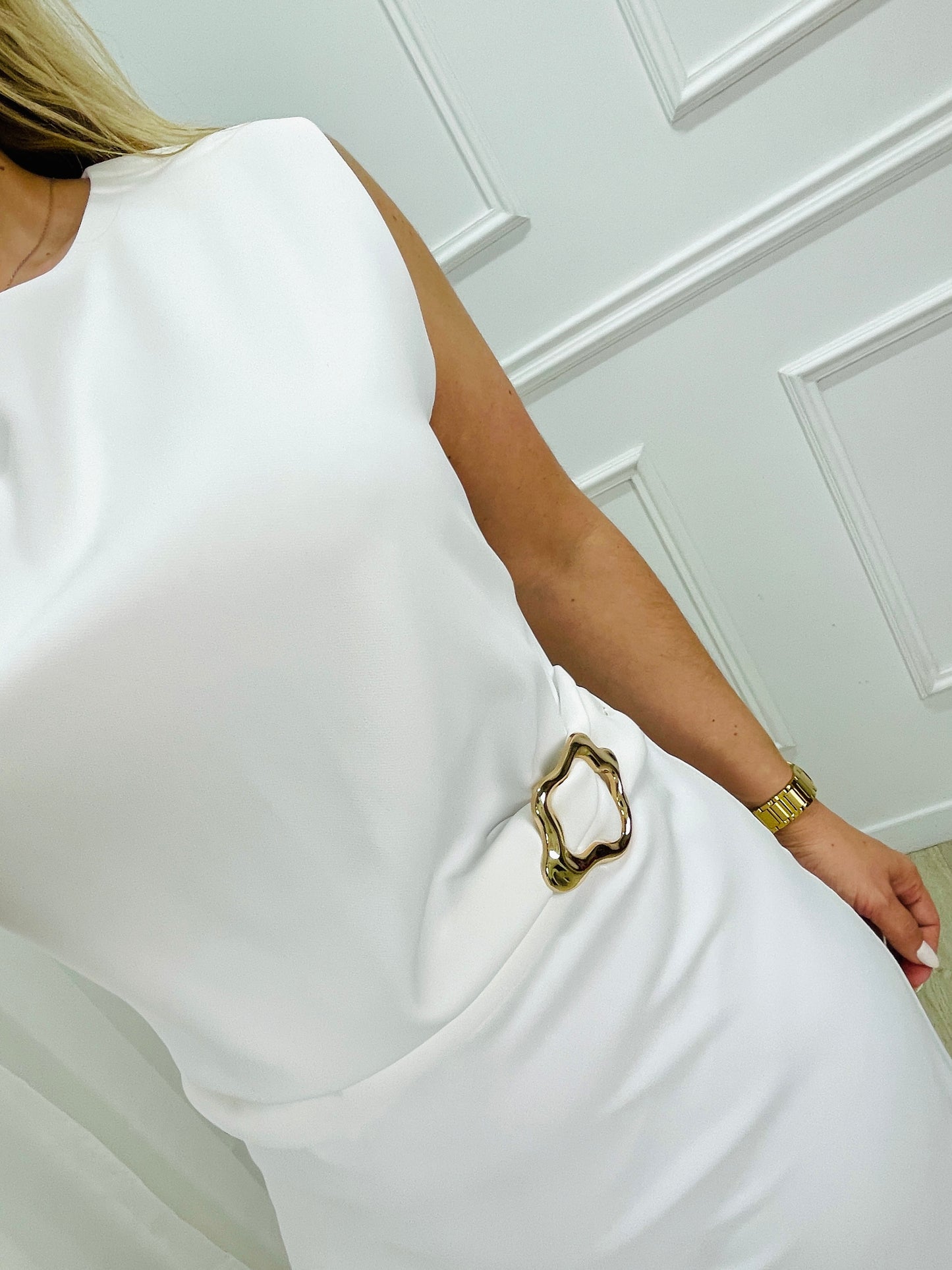 VESTIDO DRAPEADO COM ACESSÓRIO GOLD