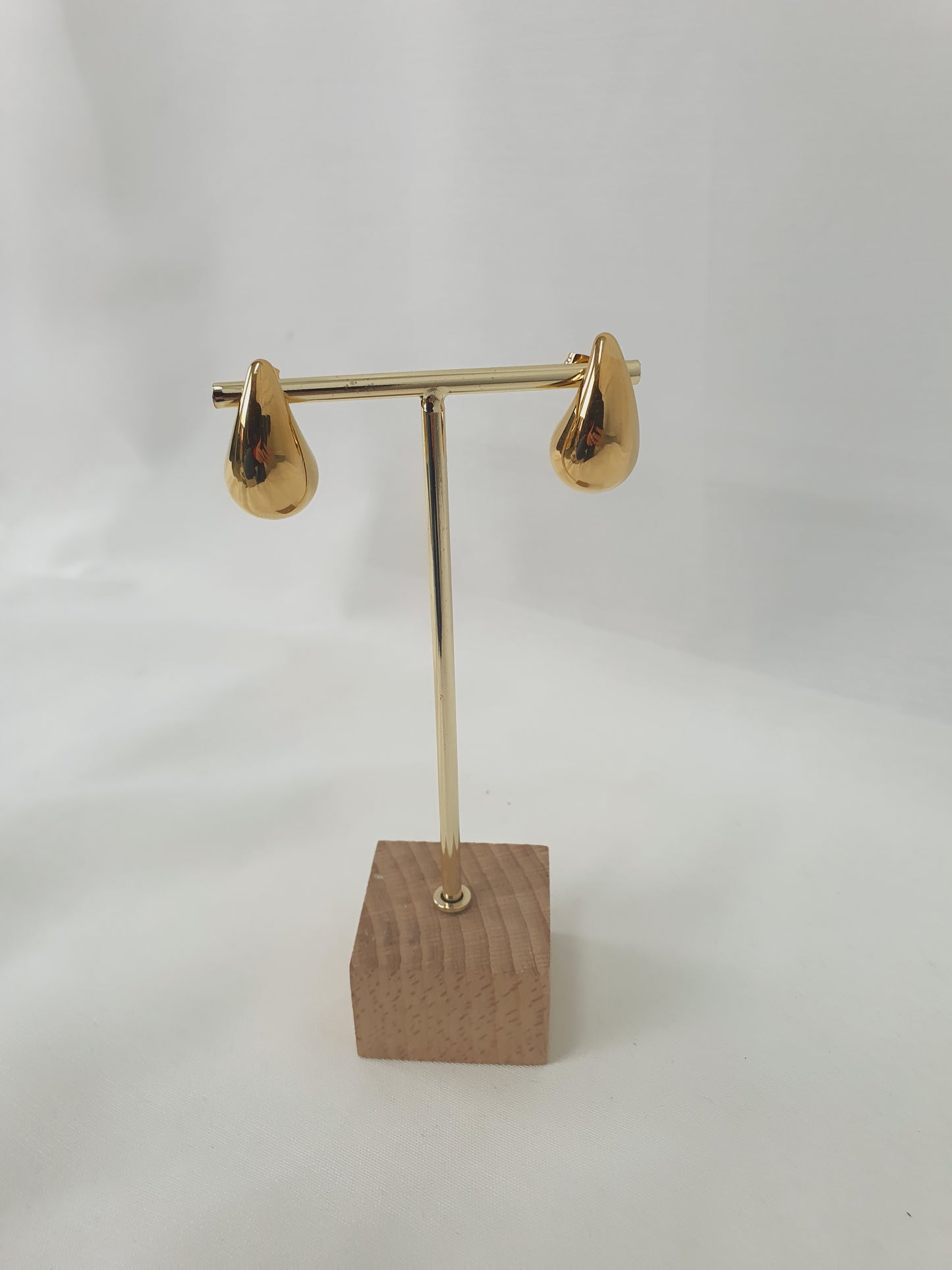 BRINCO GOTA DOURADO