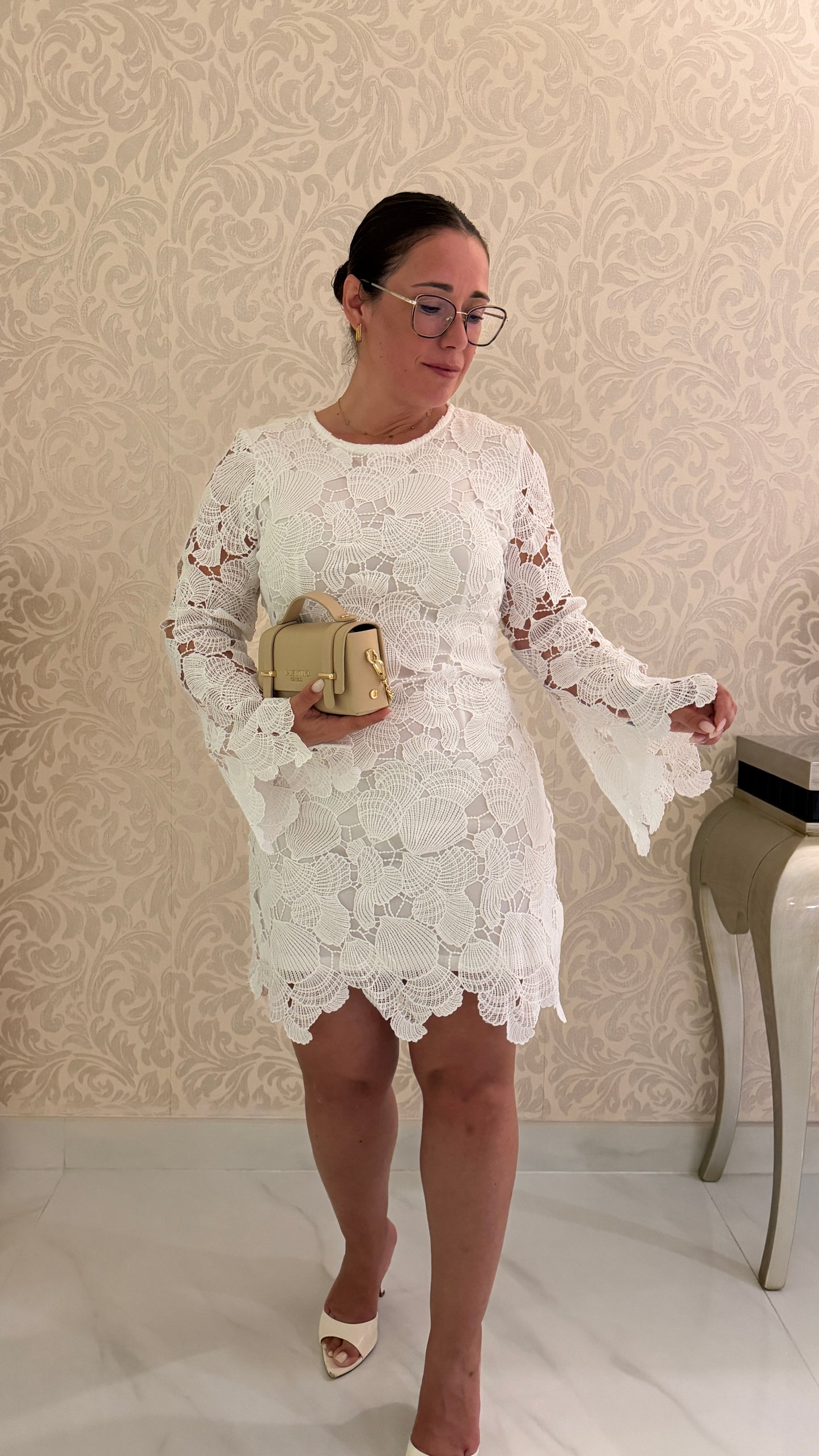 VESTIDO CURTO RENDADO