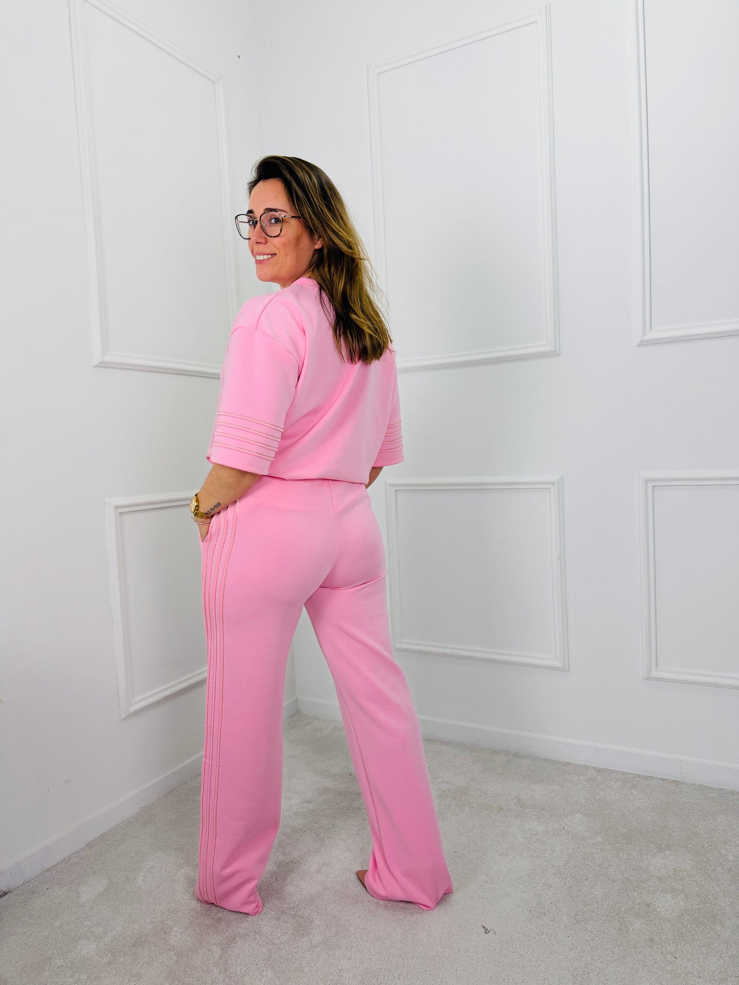 CONJUNTO ROSA COM DETALHE DOURADO