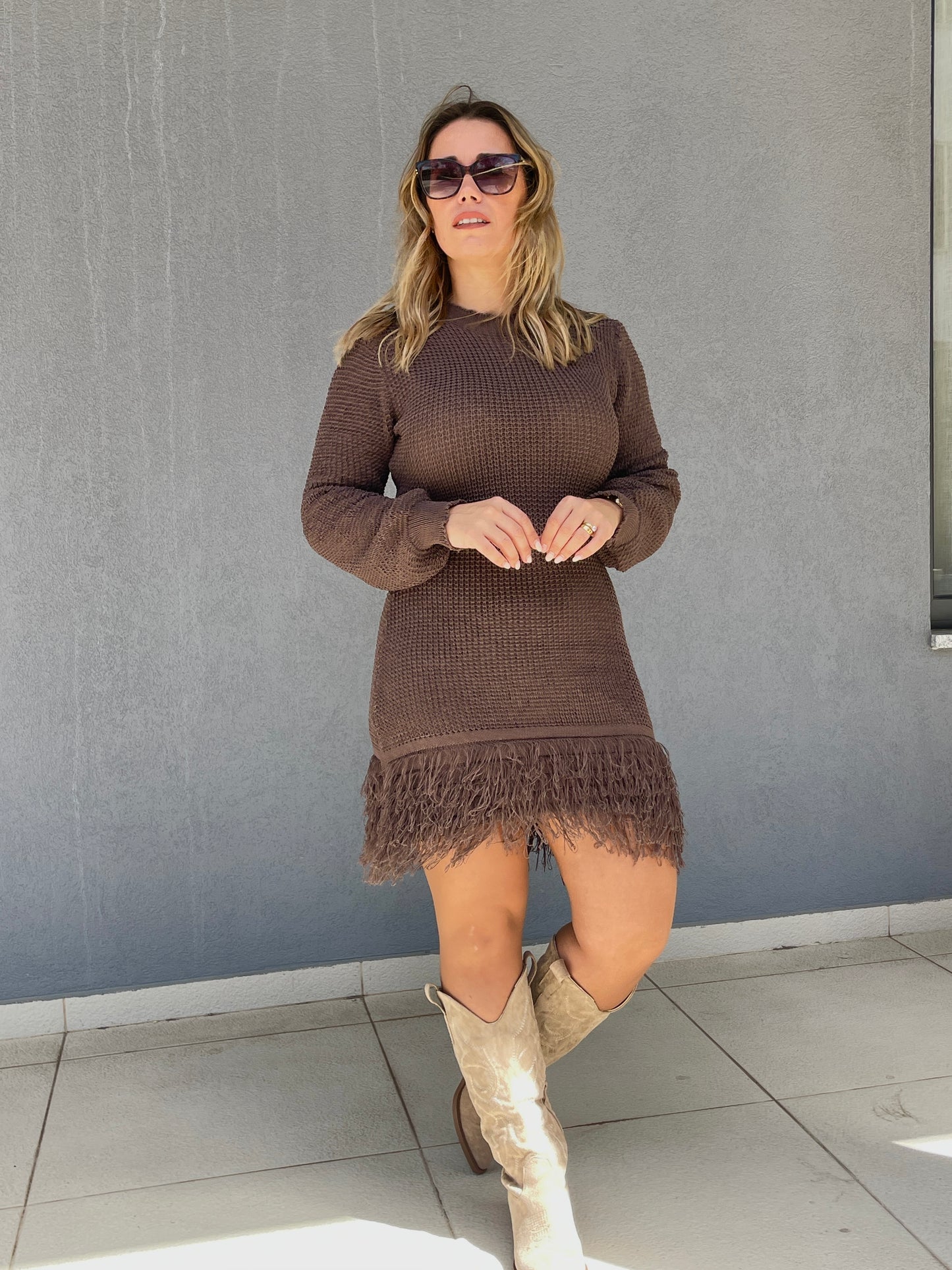 VESTIDO DE MALHA COM FRANJAS CASTANHO