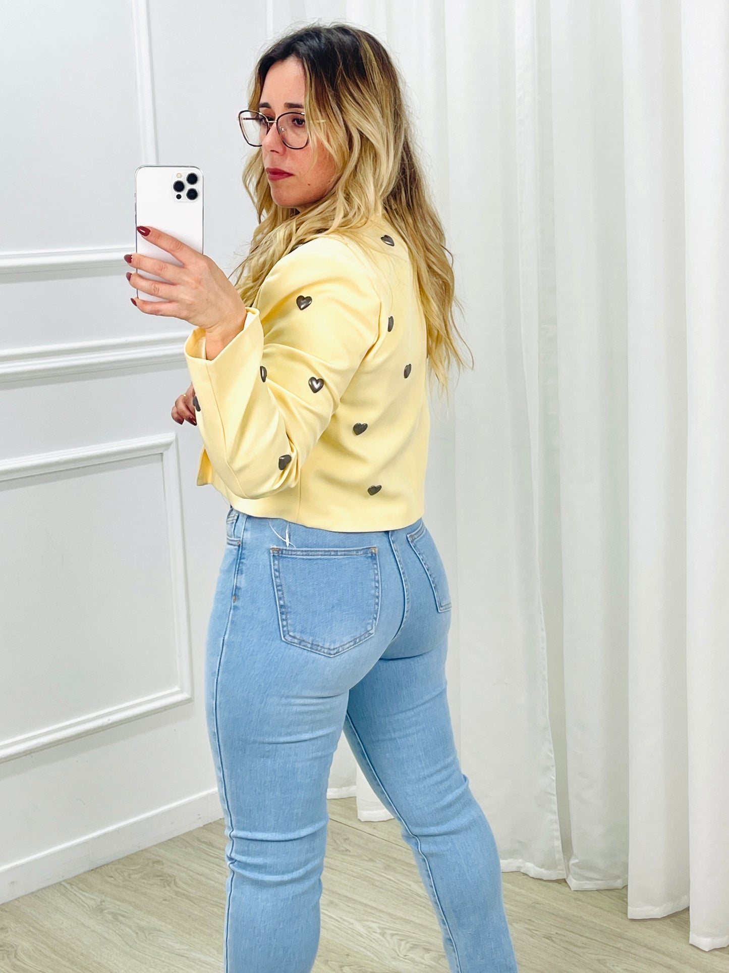 BLAZER AMARELO CURTO COM CORAÇÕES