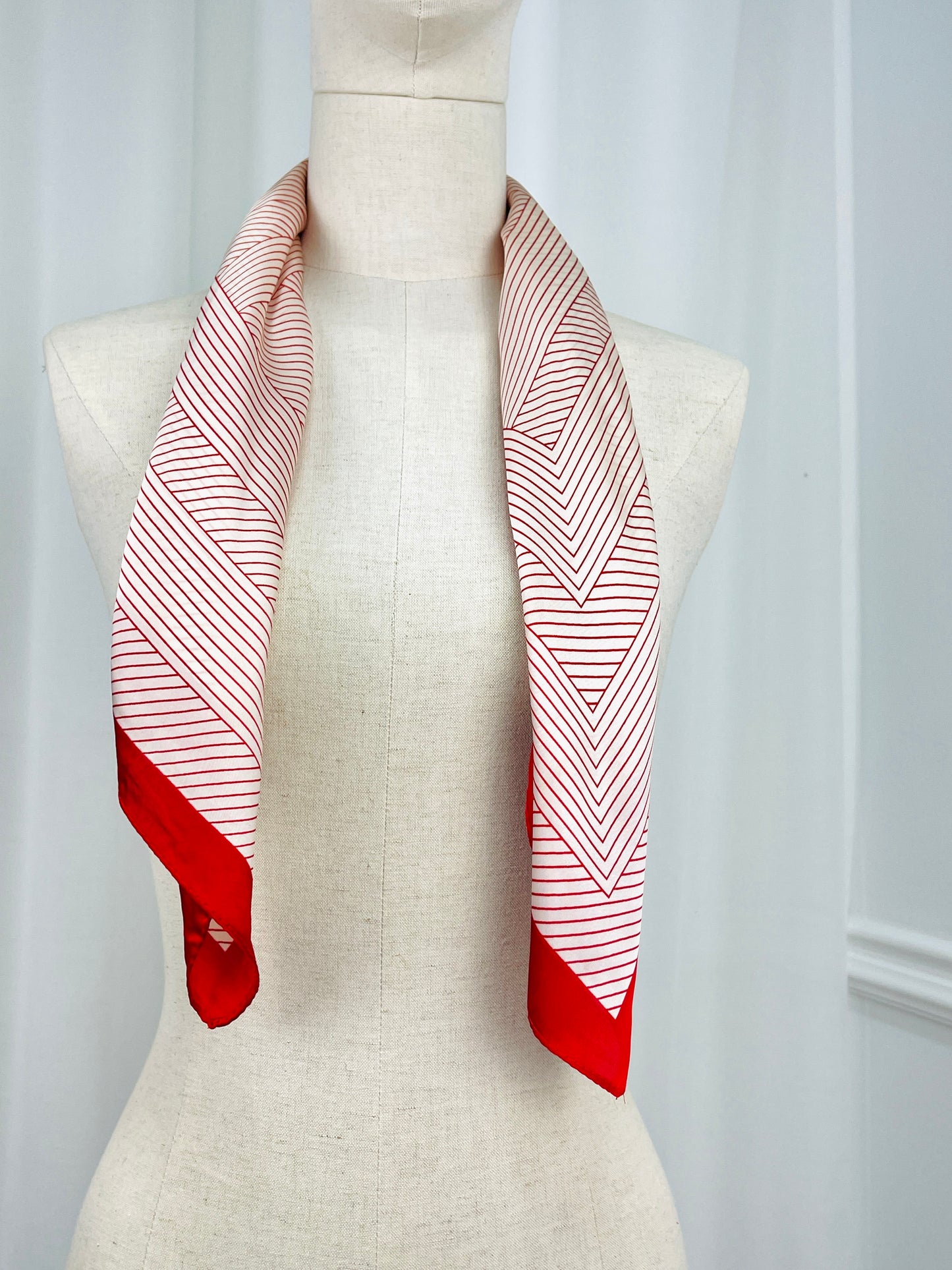 LENÇO ACETINADO STRIPES VERMELHO