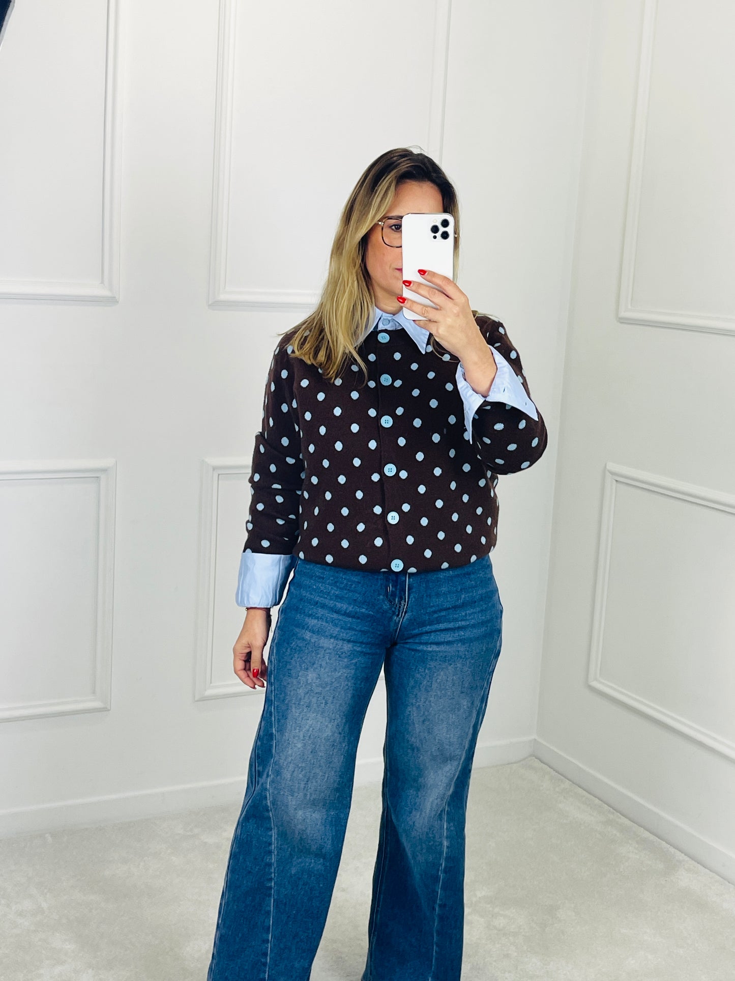 CARDIGAN CASTANHO COM AZUL