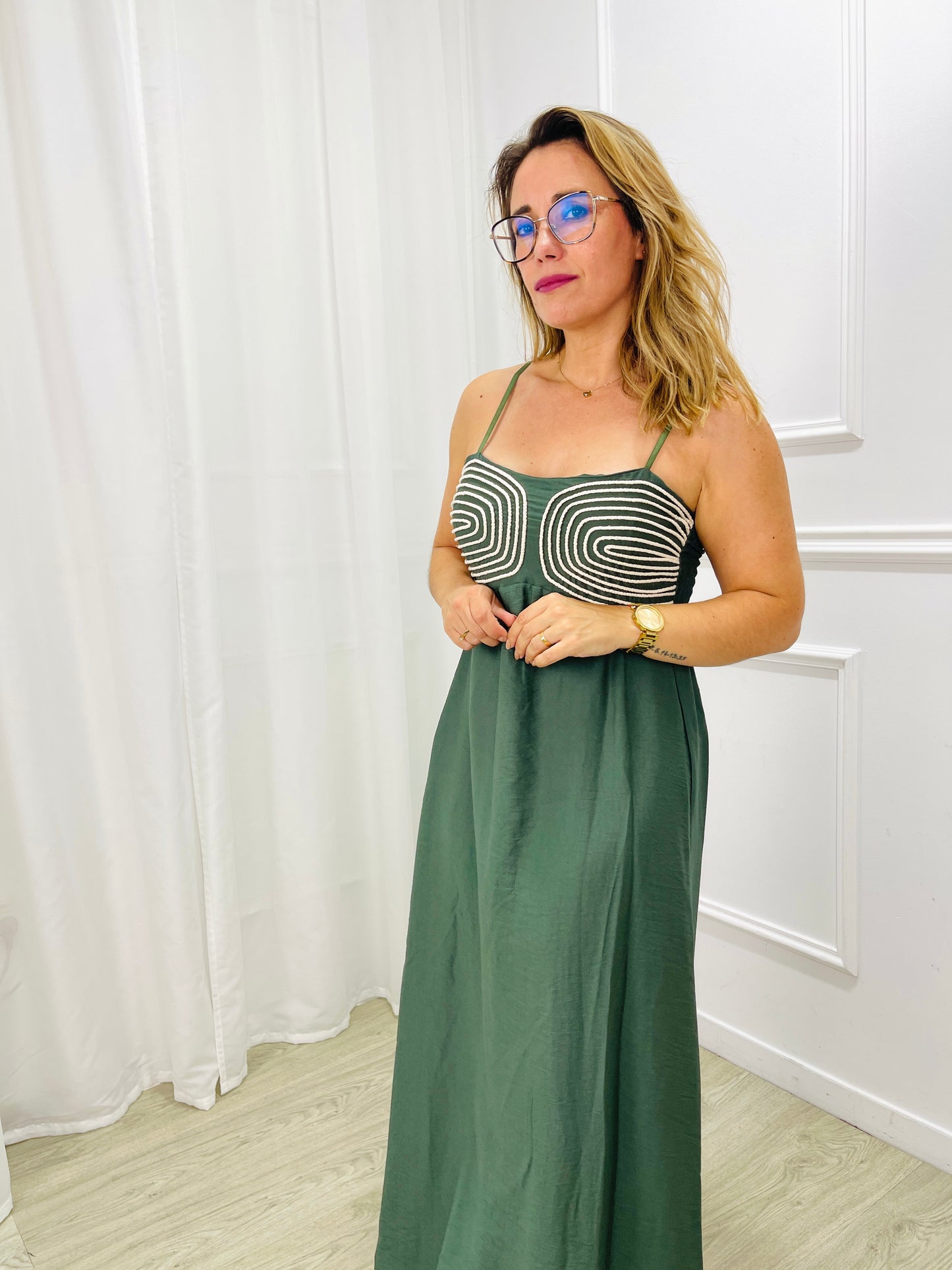 VESTIDO BORDADO COMPRIDO