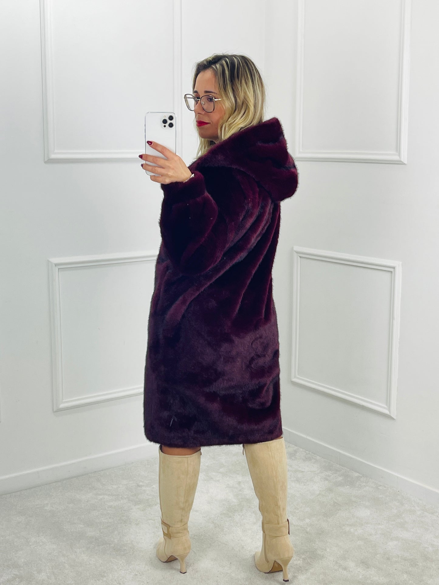 CASACO DE PÊLO BURGUNDY COM CAPUZ