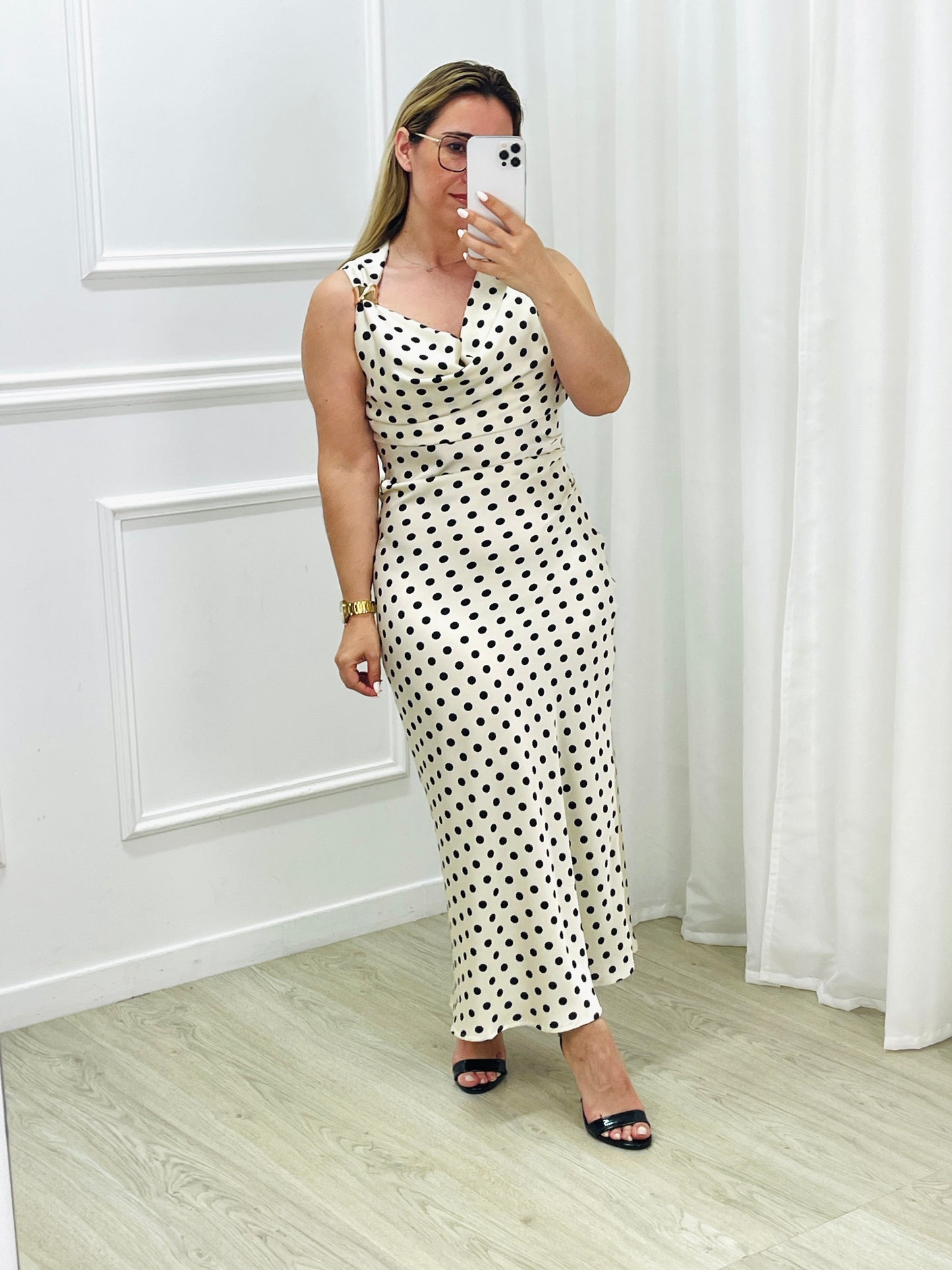 VESTIDO COMPRIDO CETIM ÁS BOLINHAS