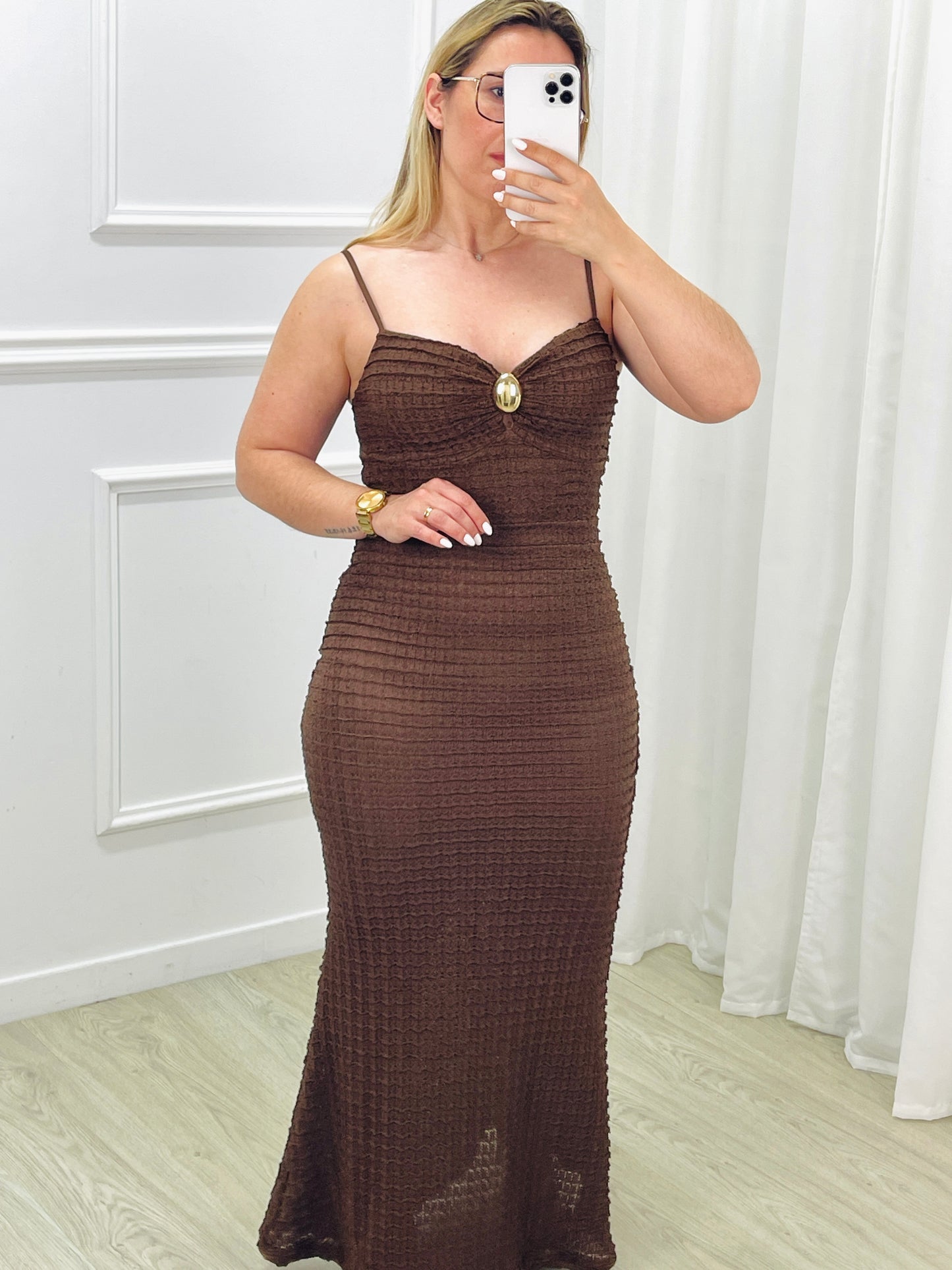 VESTIDO COMPRIDO TEXTURIZADO CASTANHO