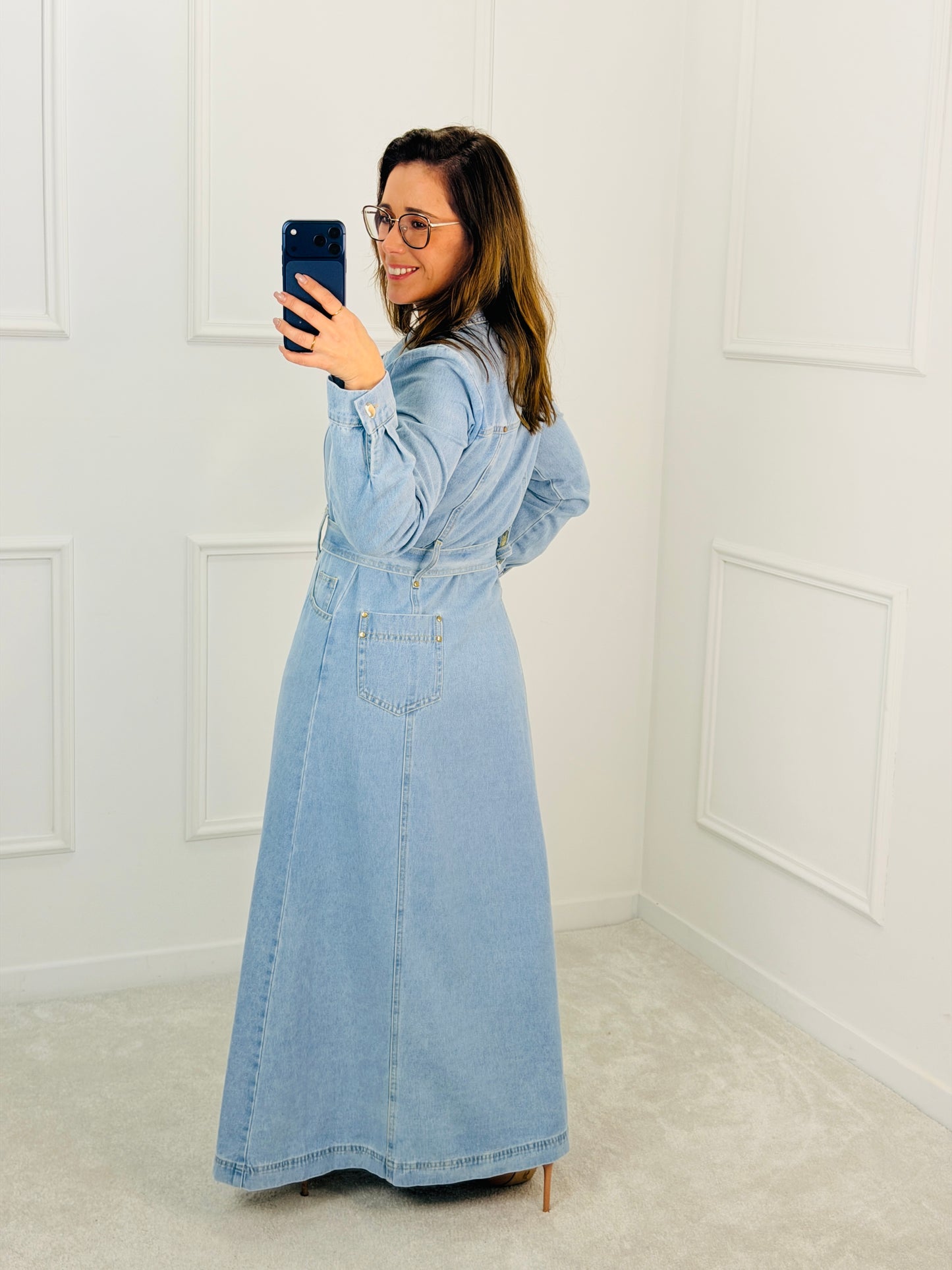 VESTIDO DE GANGA COM BOTÕES DOURADOS