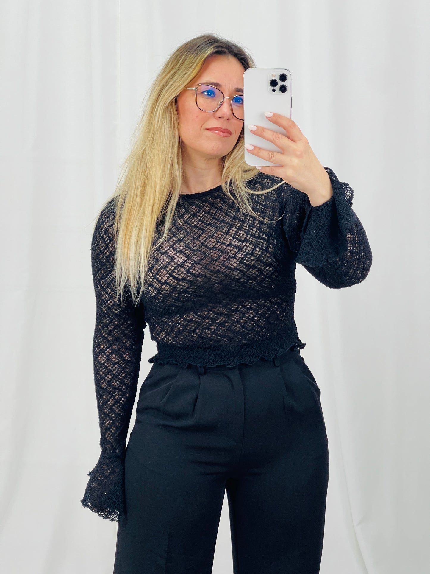 CAMISOLA PRETA COM TRANSPARÊNCIA