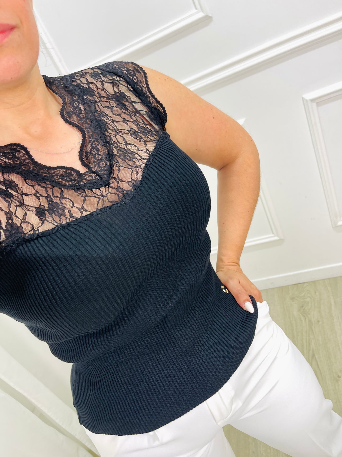 CAMISOLA MALHA COM RENDA