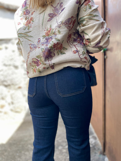 CALÇA DE GANGA COM DETALHE DE BRILHO NOS BOLSO