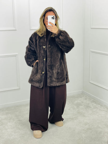 CASACO DE PELO COM PADRÃO ENTRANÇADO