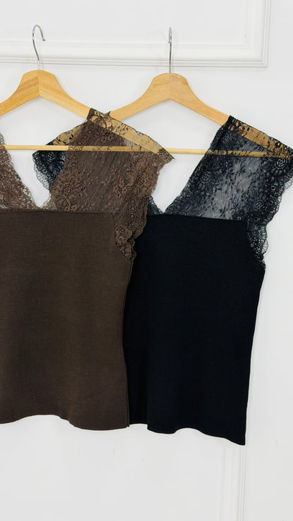 CAMISOLA DE MALHA COM RENDA