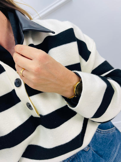 CAMISOLA MALHA RISCAS COM GOLA PRETA