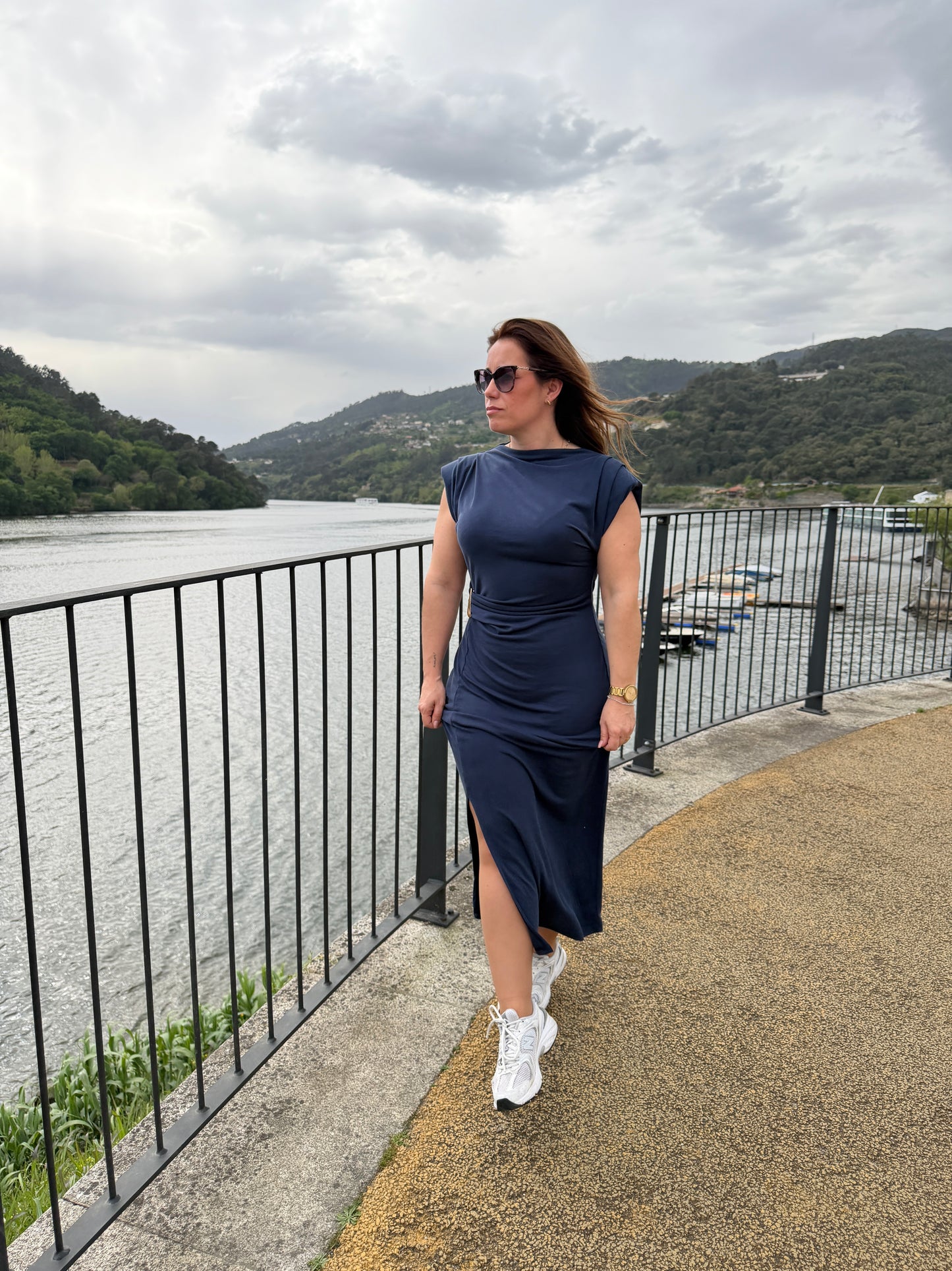VESTIDO MIDI DETALHE GOLD