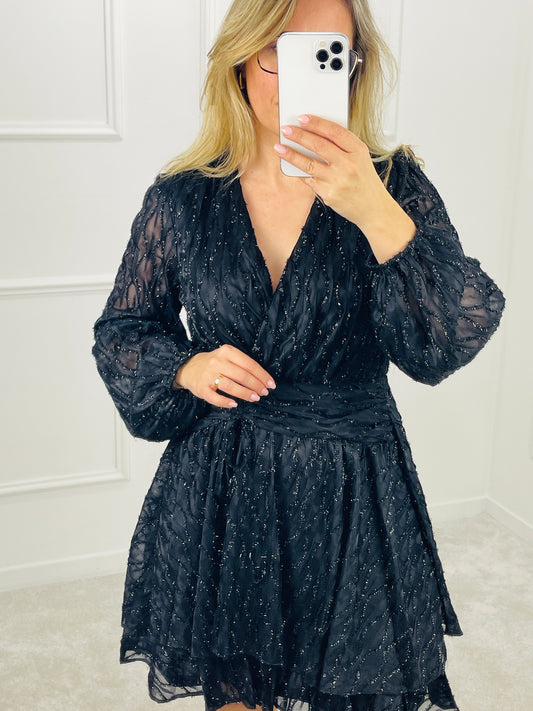 VESTIDO CURTO COM BRILHO PRETO