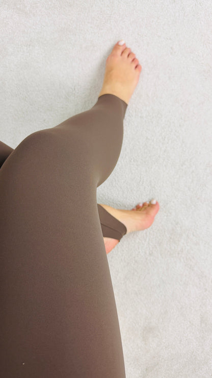 LEGGIN FUSEAU COM PÉ CASTANHO