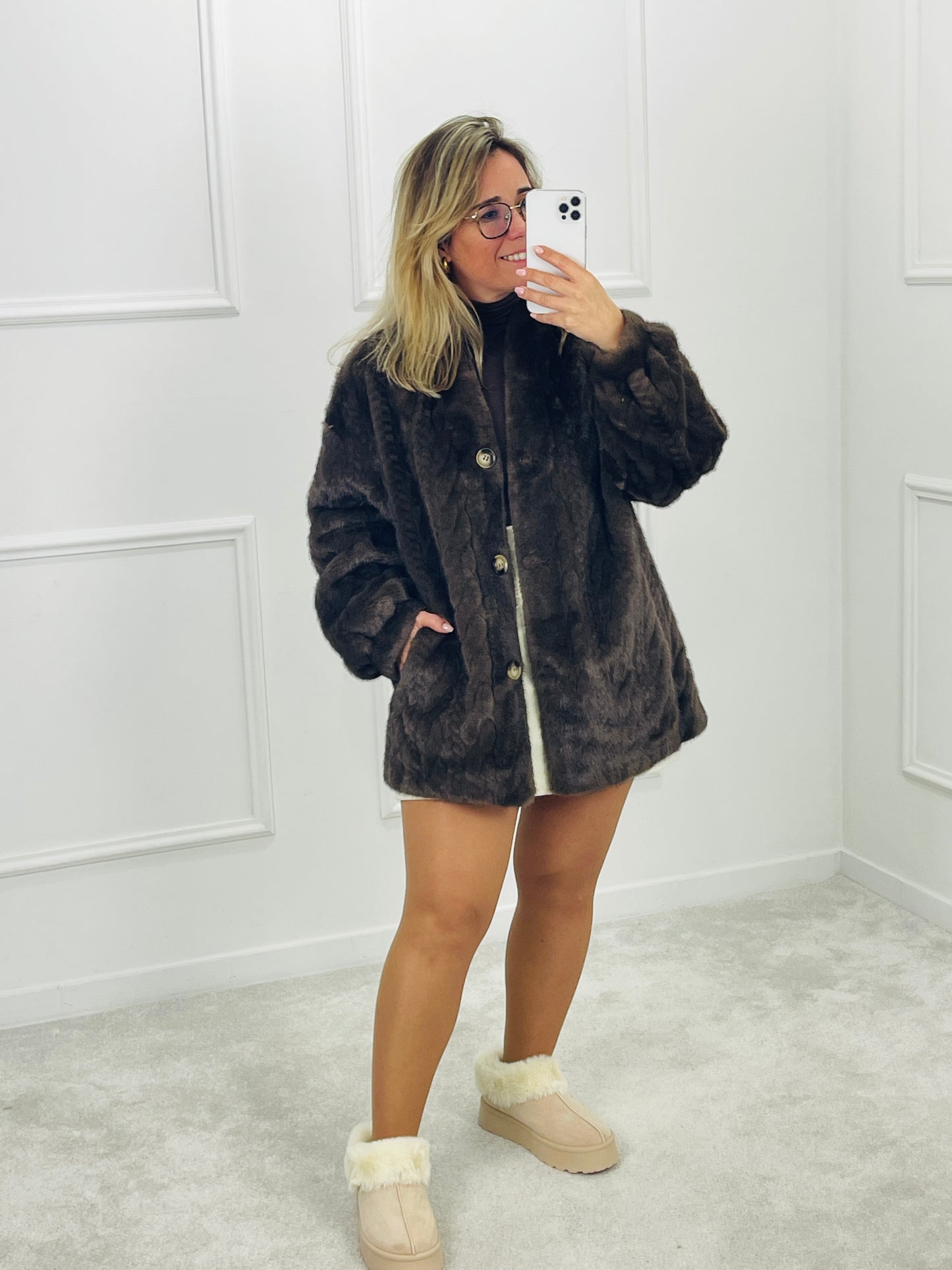 CASACO DE PELO COM PADRÃO ENTRANÇADO