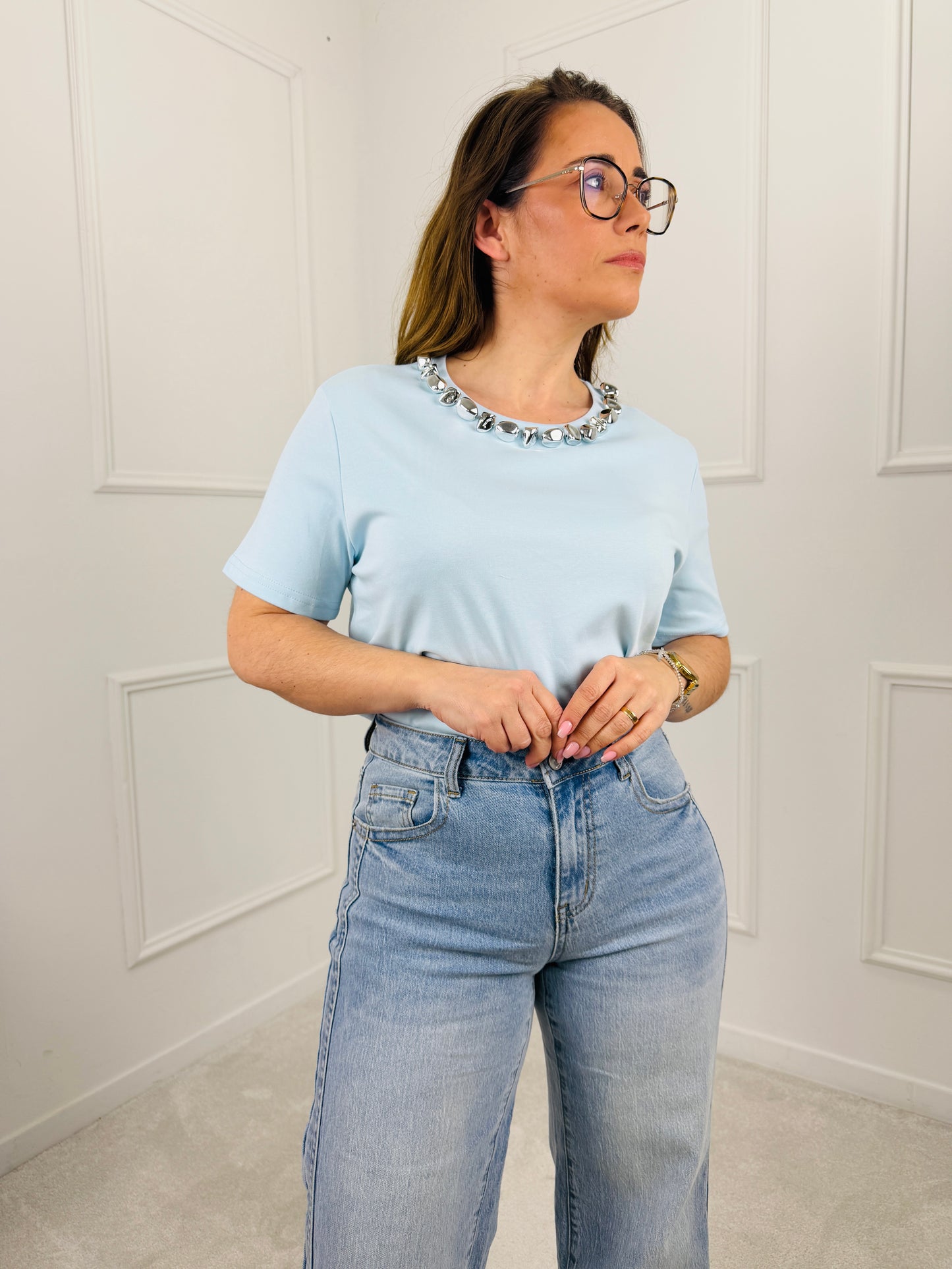 TSHIRT AZUL DETALHE PRATA