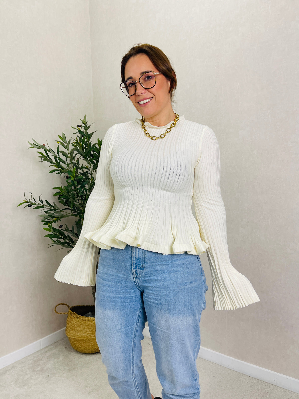 Camisola de Malha Creme com Folhos