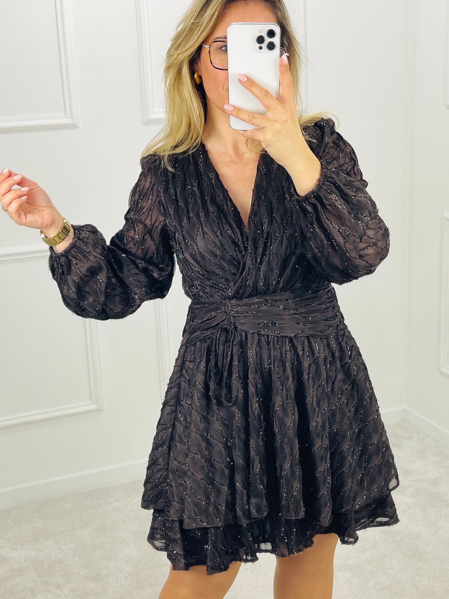 VESTIDO CURTO COM BRILHO CASTANHO