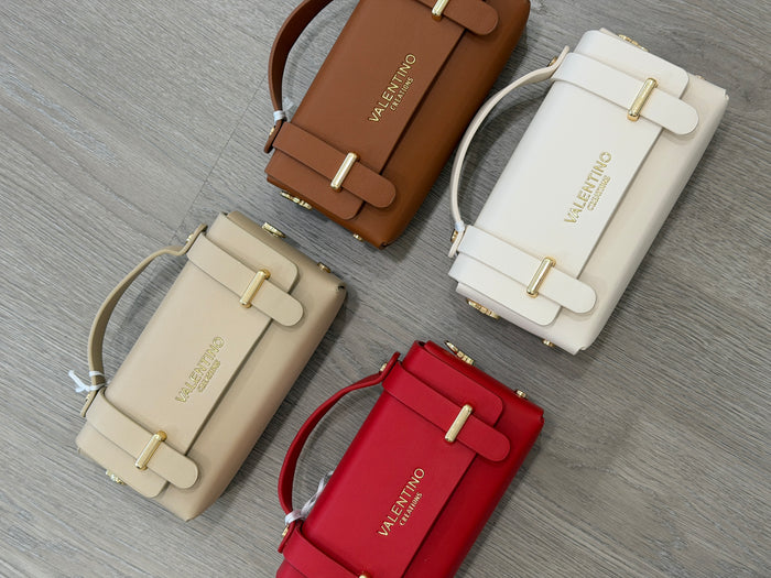 Mini bag com corrente dourada