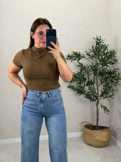 Camisola Básica Meia Gola