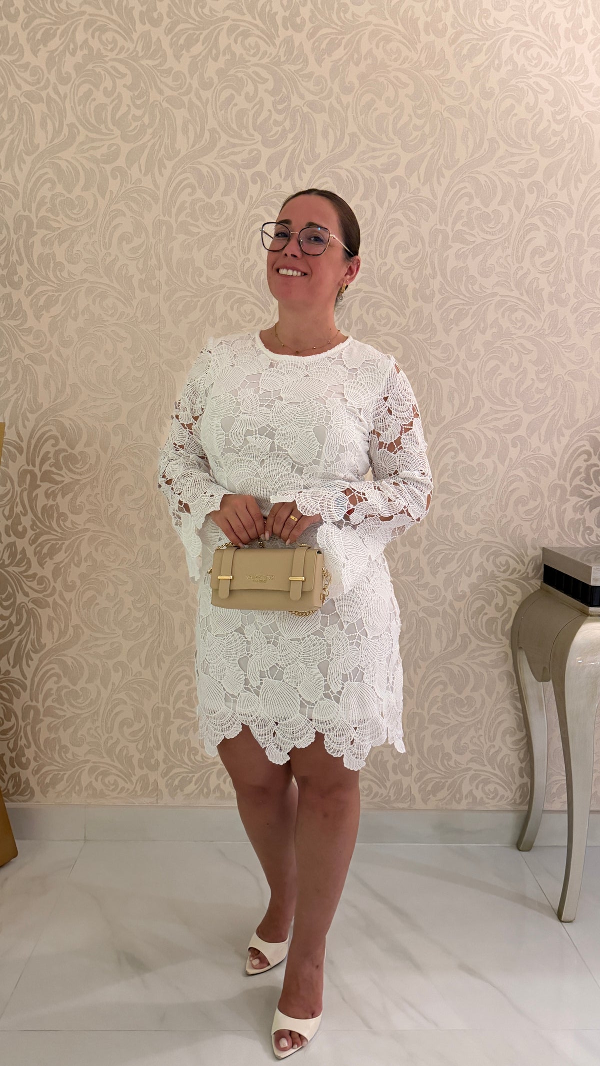 VESTIDO CURTO RENDADO