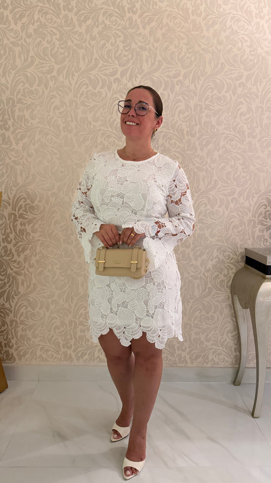 VESTIDO CURTO RENDADO