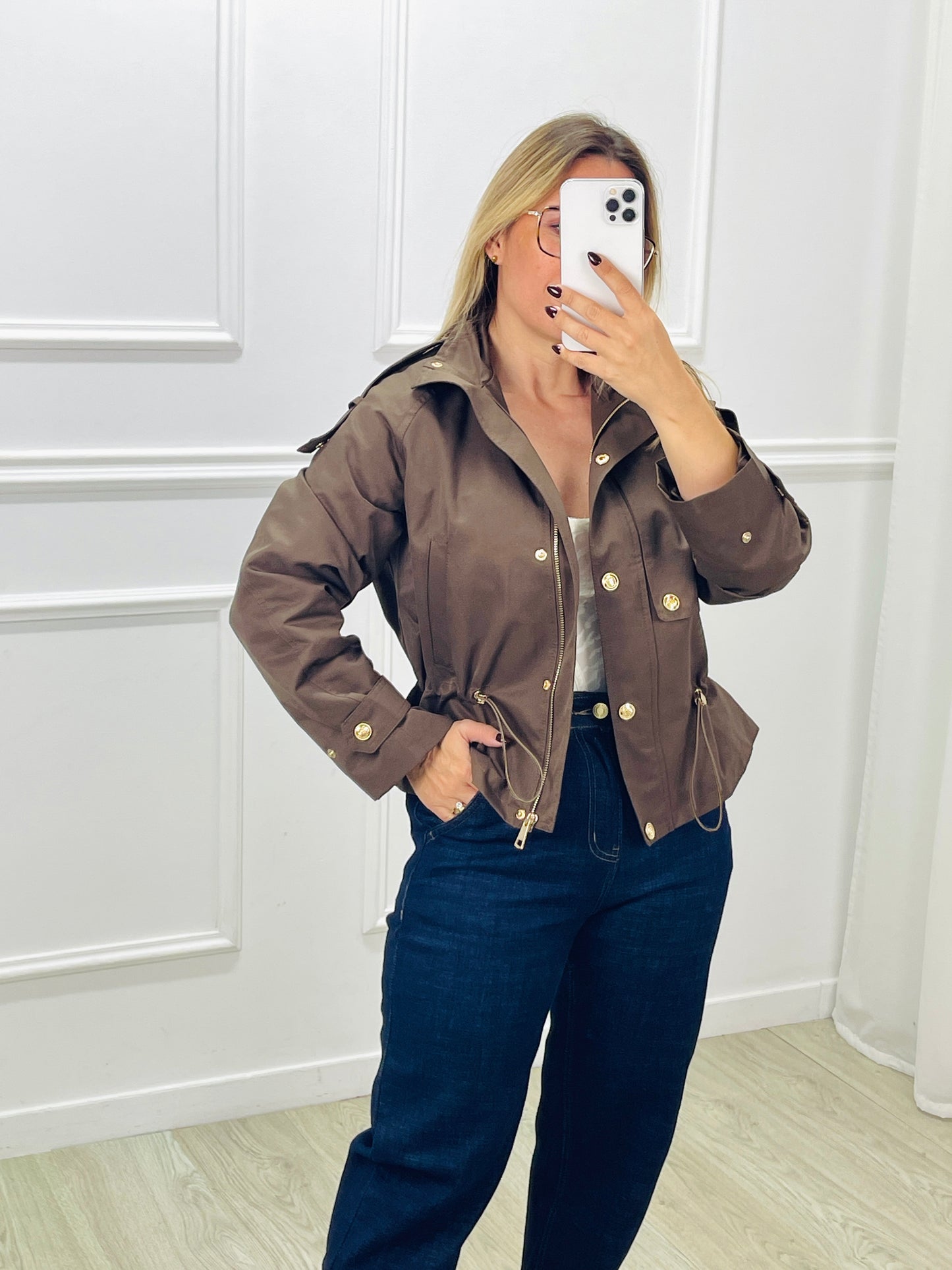 CASACO TRENCH CURTO CHOCOLATE