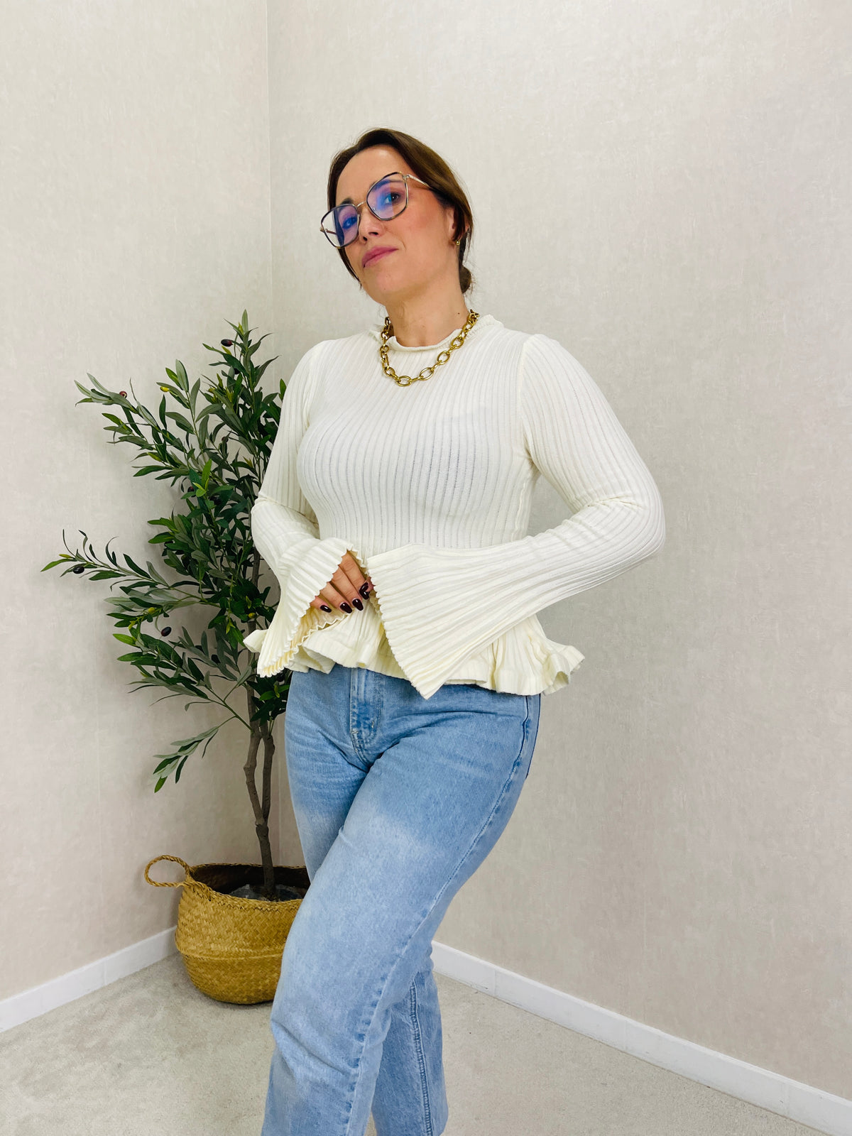 Camisola de Malha Creme com Folhos