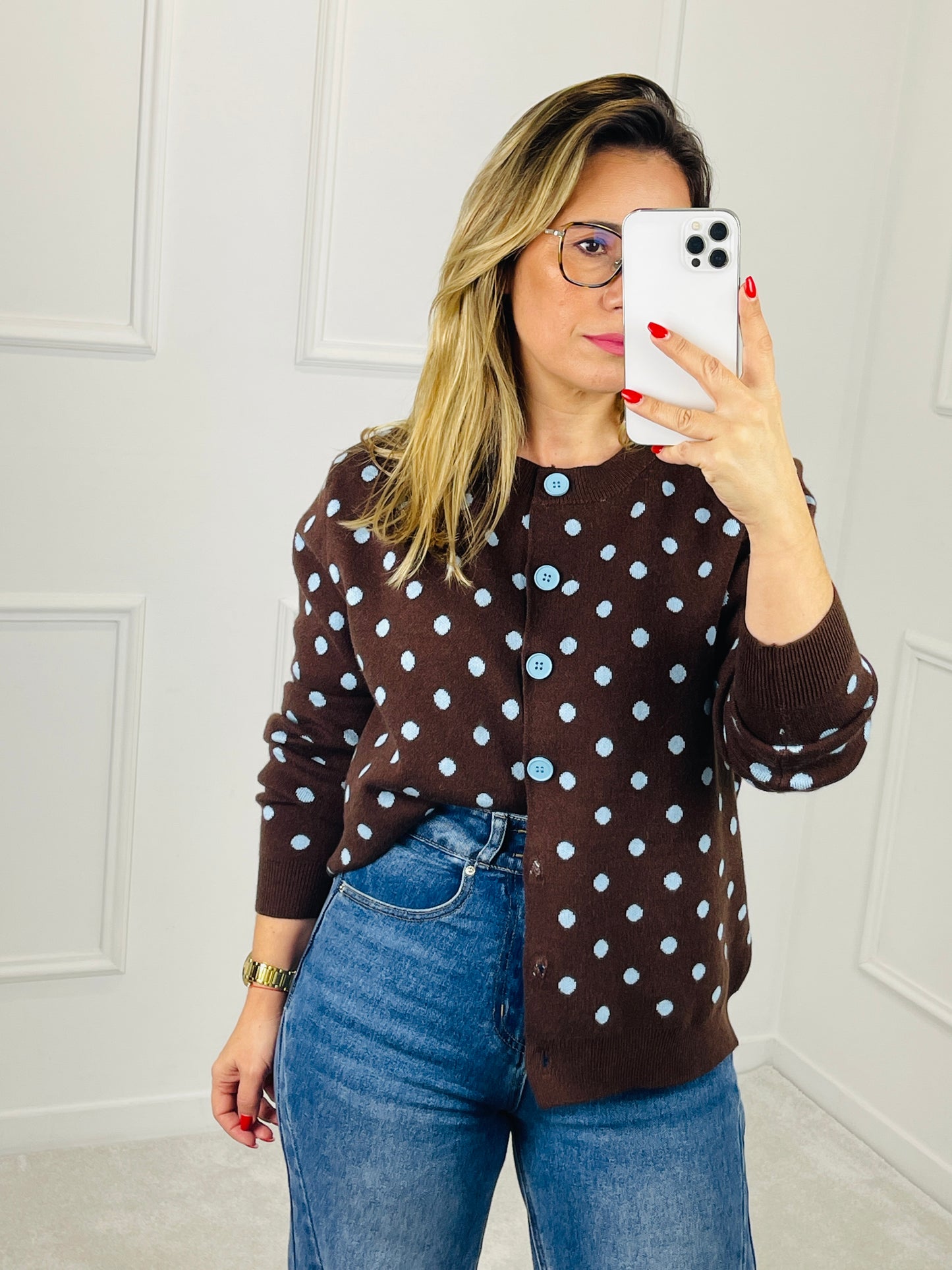 CARDIGAN CASTANHO COM AZUL