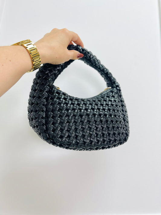 CLUTCH PRETA FEITA A MÃO