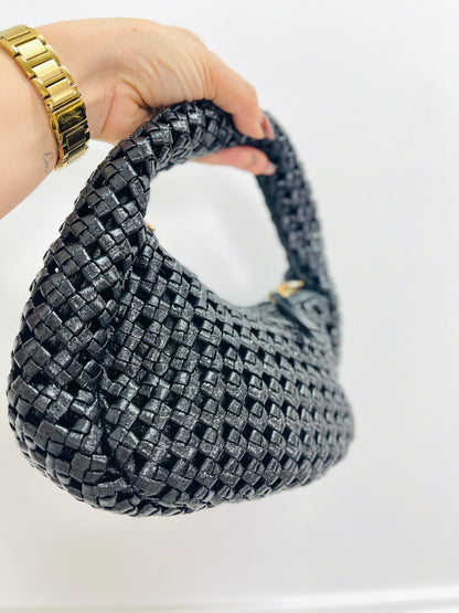 CLUTCH PRETA FEITA A MÃO