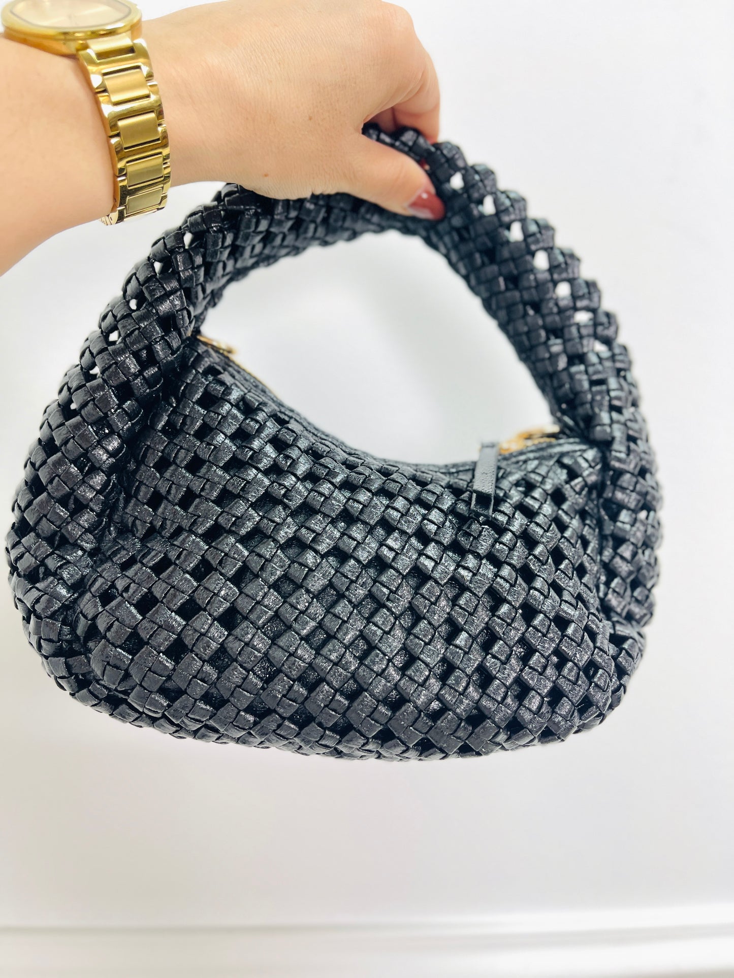 CLUTCH PRETA FEITA A MÃO