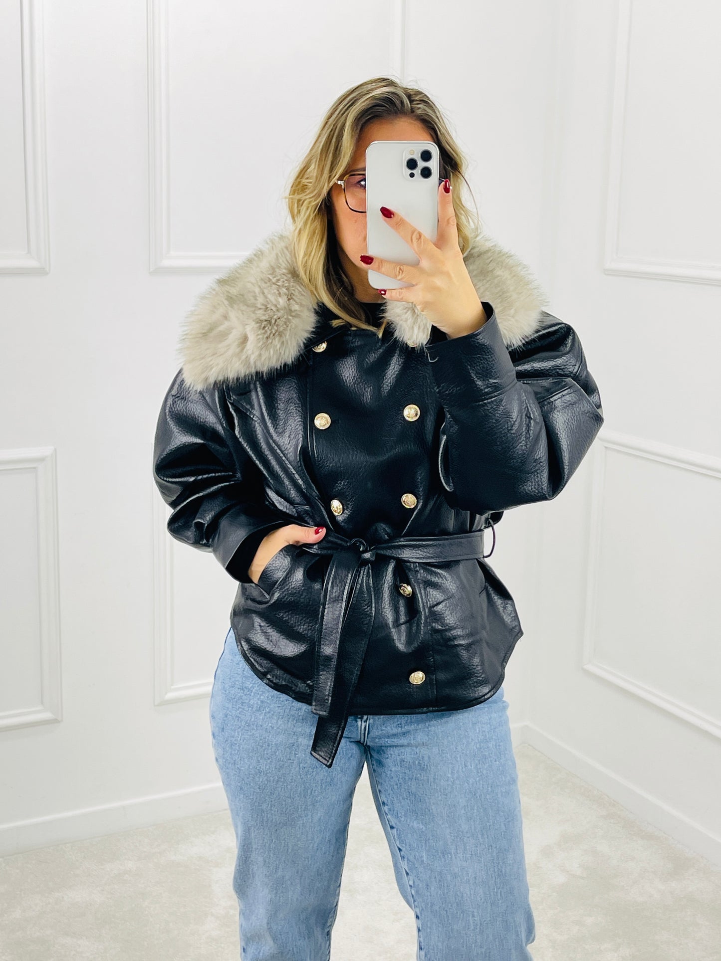 CASACO ECOPELE GOLA COM PELO PRETO