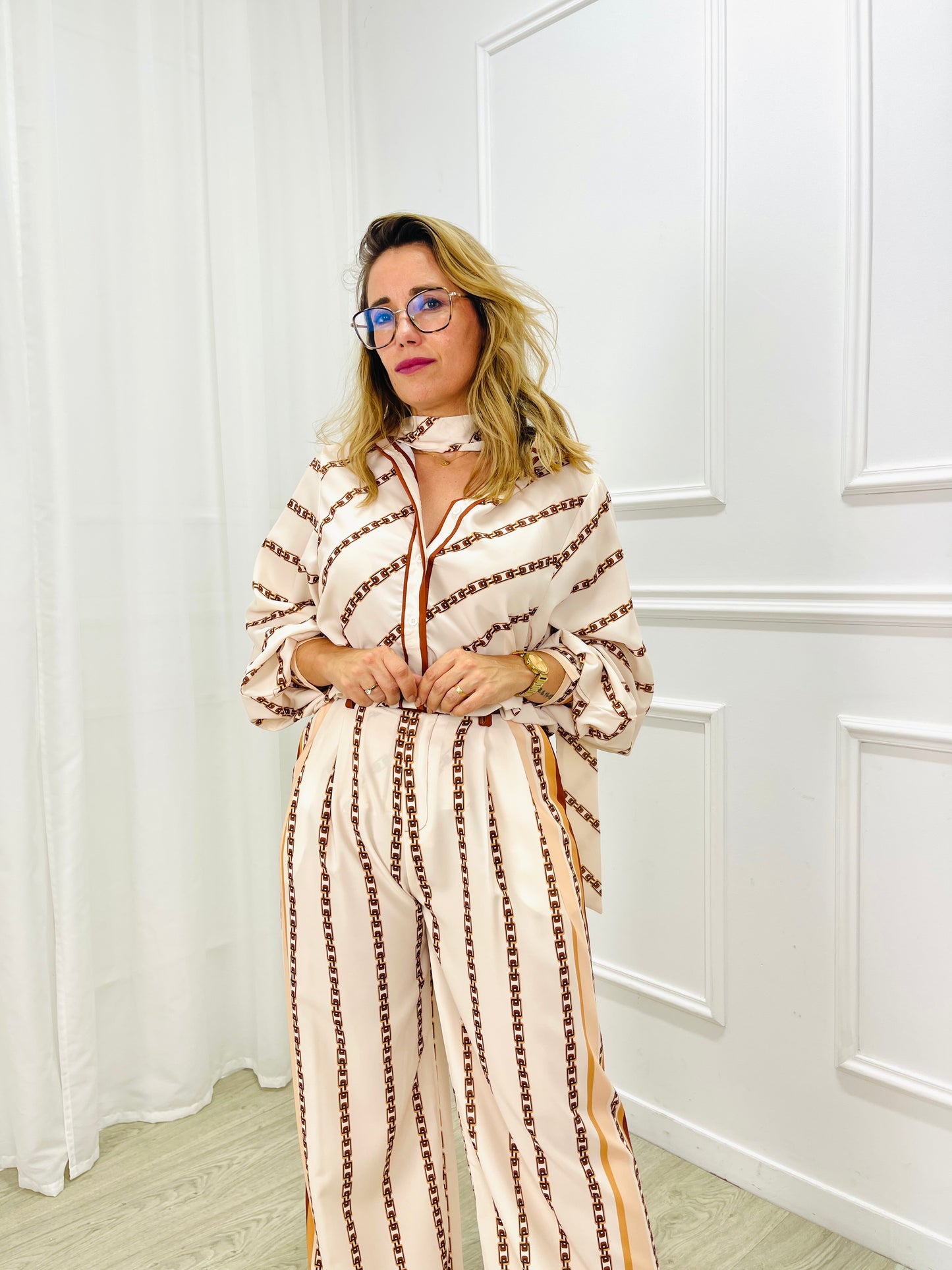 CONJUNTO CAMISA E CALÇA ACETINADO TONS TERRA