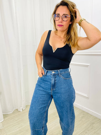 BODY COM DETALHE DOURADO V PRETO