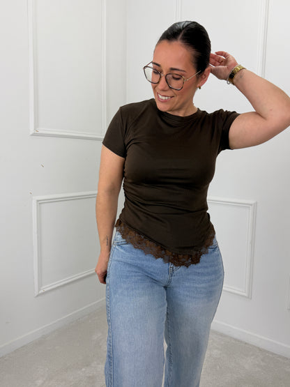 T-SHIRT CANELADA COM RENDA