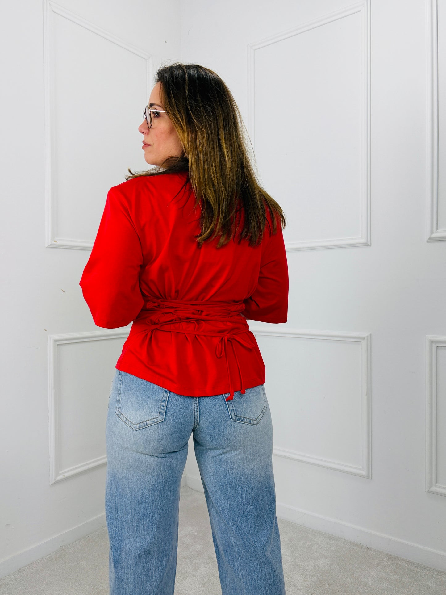 T-SHIRT LUMINA DETALHE CRUZADO COSTAS