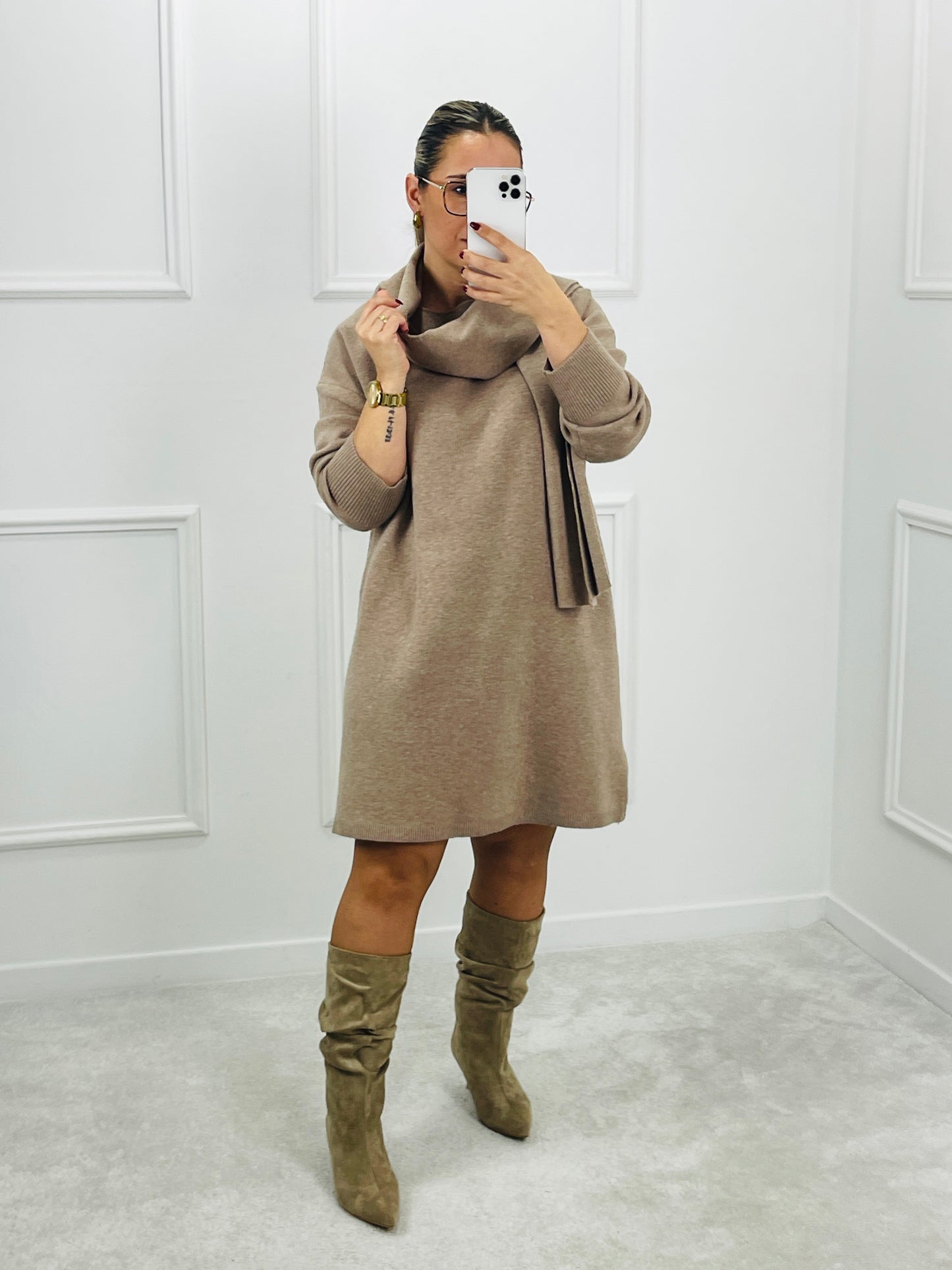 VESTIDO MALHA GOLA CACHECOL CAMEL