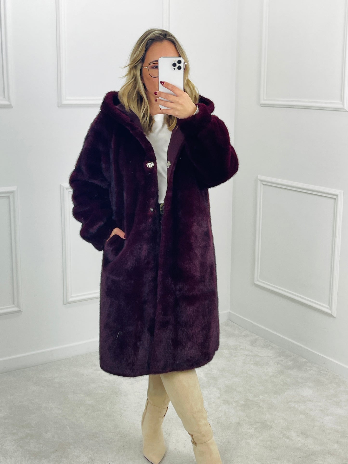 CASACO DE PÊLO BURGUNDY COM CAPUZ