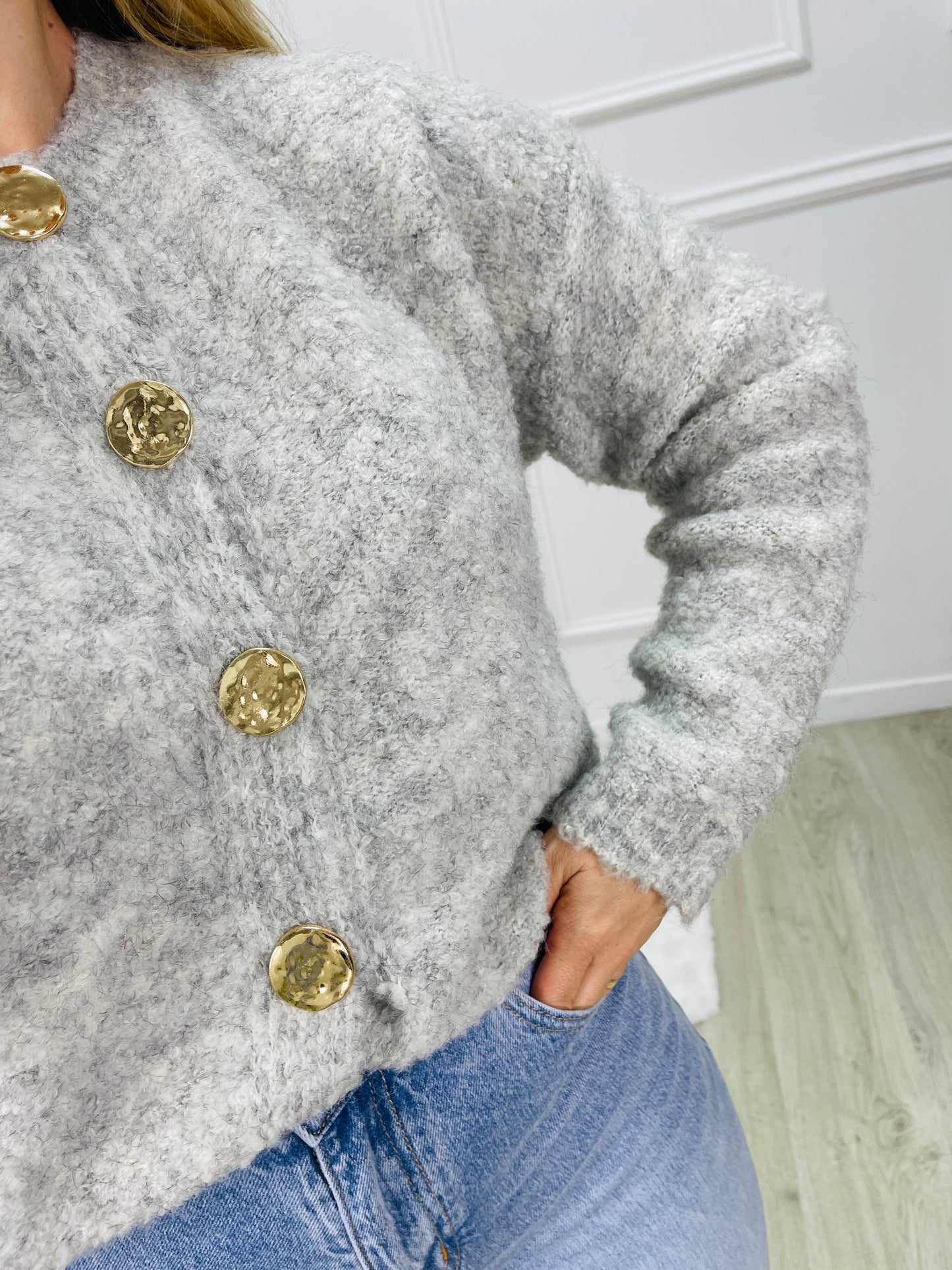 CARDIGAN DE MALHA COM BOTÕES GOLD CINZENTO