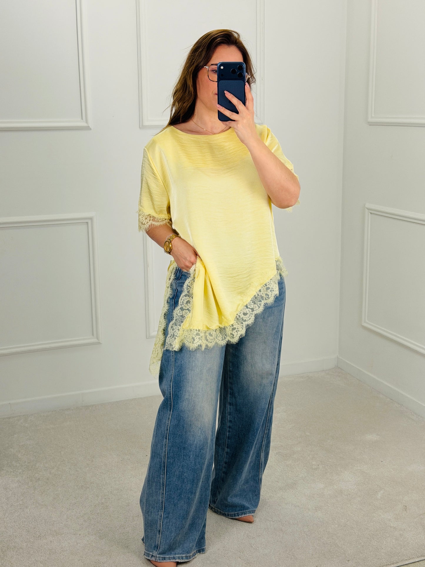 CAMISOLA AMARELA ASSIMETRICA COM RENDA