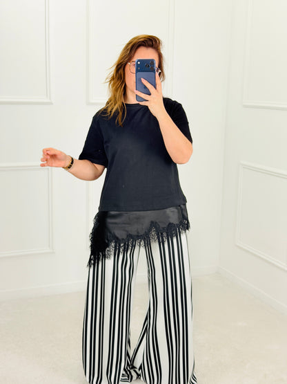 T-SHIRT COM RENDA ASSIMETRICA