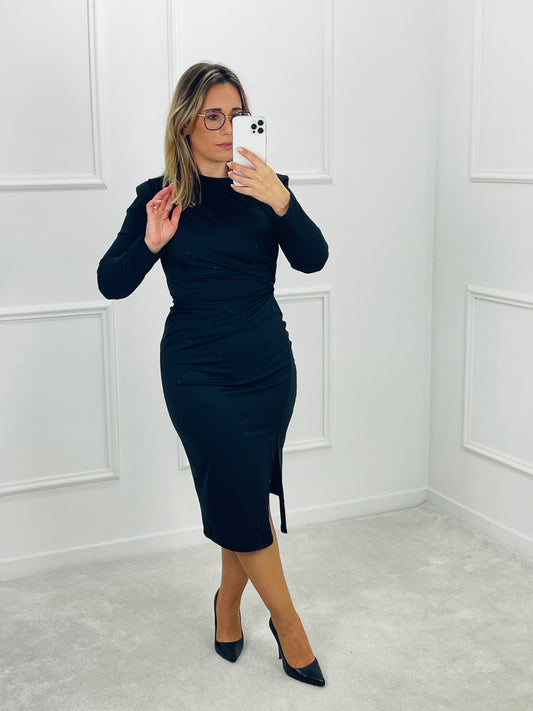 VESTIDO MIDI PRETO DRAPEADO COM OMBREIRAS MARCADAS