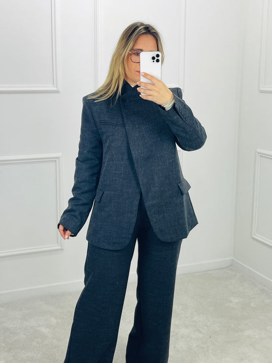 BLAZER CLÁSSICO ESTRUTURADO EM TOM ANTRACITE