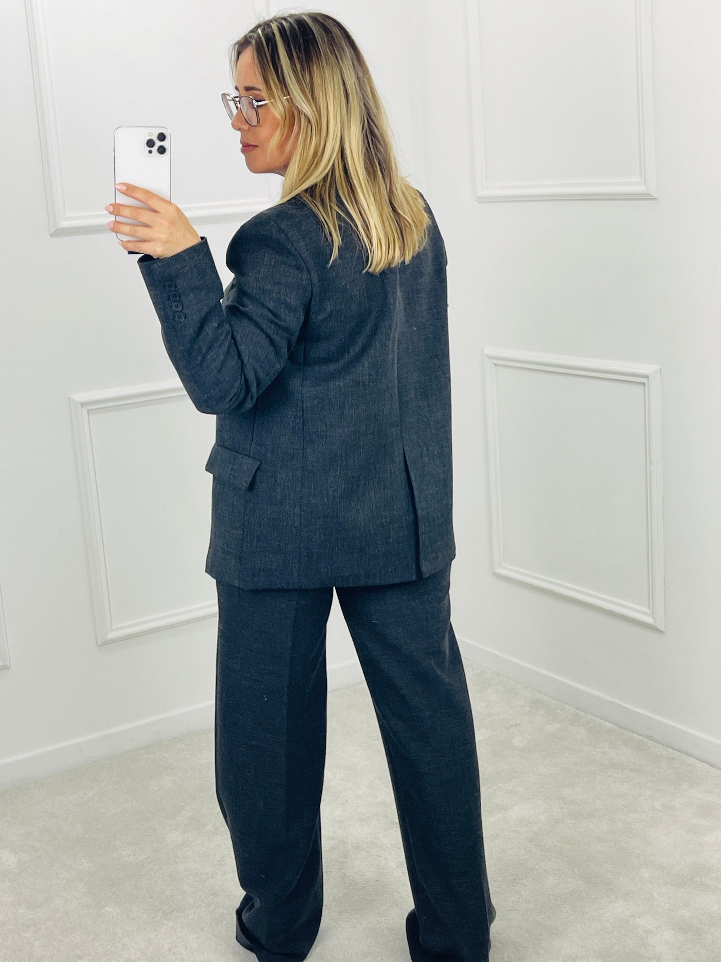 BLAZER CLÁSSICO ESTRUTURADO EM TOM ANTRACITE